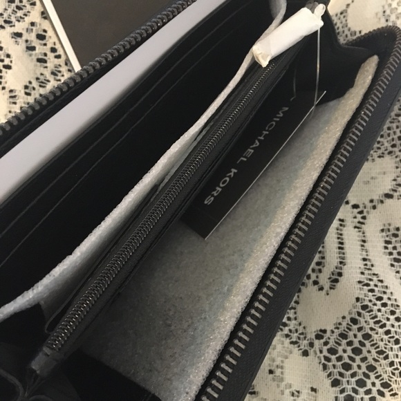 NWT Michael Kors 36T7LRUE3L Russel Tech Zip Around Leather Wallet - Picture 4 of 9